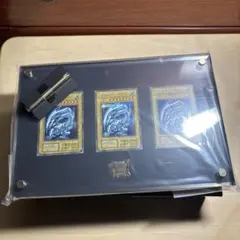 海馬セットの青眼の白龍シークレットレア仕様３枚とディスプレイケース金属足付き
