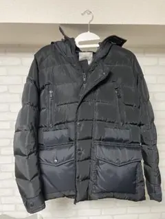 Moncler ブラック ダウンジャケット フード付き