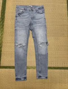 ZARA ライトブルースキニーデニム