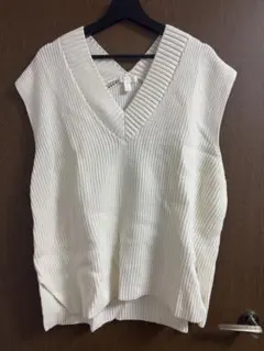 H＆M アイボリー Vネック ニットベスト