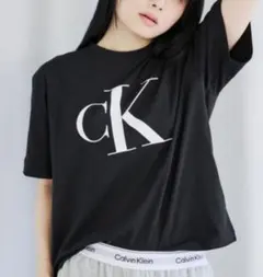 新品　CALVIN KLEIN ロゴ　レディース　Tシャツ(ボクシーフィット)のサムネイル