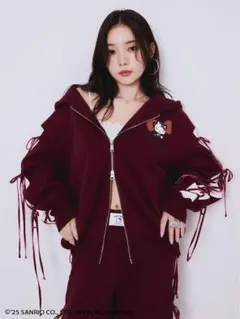 新品未使用タグ付SNIDEL HELLO KITTYレースアップパーカーBUR