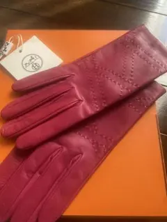お値下げ新品未使用品❣エルメスHERMESラム革手袋　Hステッチデザイン　ルビー