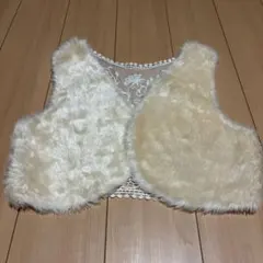 ファーとレースのクリーム色ベスト