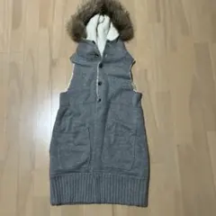 美品♡ファー付きグレーニットベスト