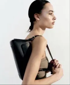 ZARA ミニマルショルダーバック