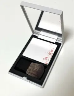 THREE セイクリッドスペース　フェイスパウダーのサムネイル