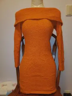 オフショルダーオレンジワンピース