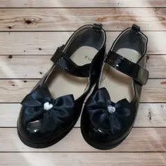 黒いリボン付きフォーマルシューズ