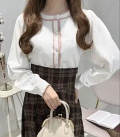 アプレジュール 　ゴールドボタンカーディガン　ニット　カットソー