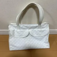 ゲラルディー二　ホワイト　バックのサムネイル