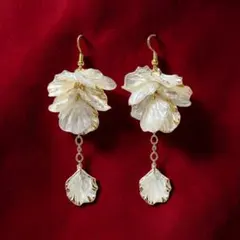 57.揺れるお花ピアス花びら・ゆらゆらおしゃれピアス・アレルギー対応ハンドメイド