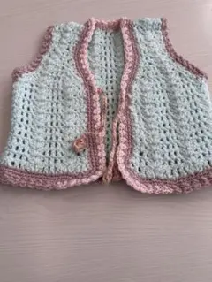 水色とピンクのベビー用かぎ針編みベスト　ハンドメイド