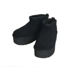 美品UGG Classic Ultra Mini Platform ブーツのサムネイル