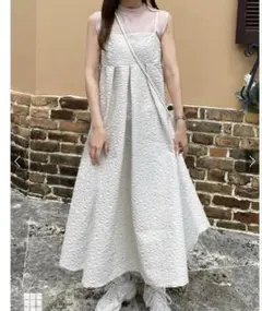 1点限り!!!!エンボス花柄フレアジャンパースカート