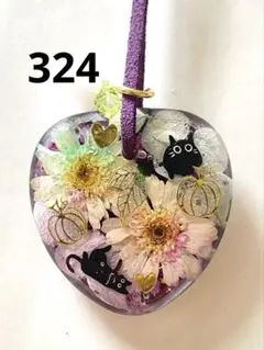 ハンドメイドネックレス　マトリカリア　黒猫ちゃん