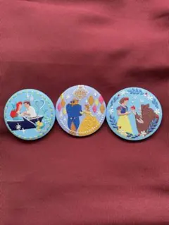 ディズニー 刺繍缶バッジビスケット　アリエル ベル 白雪姫の3点セット