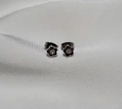 MARY QUANT フラワーモチーフ ピアス シルバー系 ストーン付