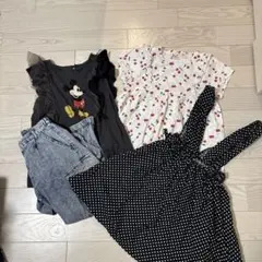 ミッキー柄黒トップスとチェリー柄白トップスセット　まとめ品