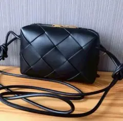 新品未使用✨️ 本革ショルダーバッグ マチ付き 編み込み 高級感 贈り物 誕生日