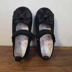 これからの季節に　リボン付き黒フォーマルシューズ　18cm