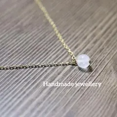 小粒ムーンストーン風　ネックレスシンプル　華奢　ゴールドチェーン