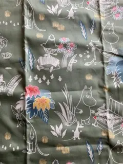 ムーミンキャラクターの綿生地　オリーブグリーン