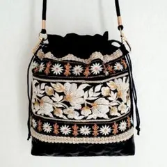 インド刺繍　バッグ　ポシェット　ショルダーバッグ　インドリボン　巾着　黒