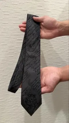 Berluti オールブラック カリグラフィ ネクタイ Berluti オールブラック カリグラフィ ネクタイ