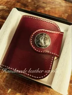 新品　本革　ボルドー　アマゾニアレザー　ウォレット　総手縫で製作　専用箱つき