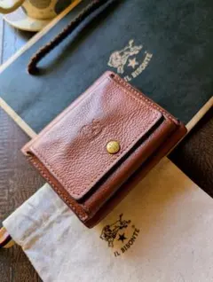 イルビゾンテ トリフォルドウォレット コンパクト キャメル シボ加工 男女兼用