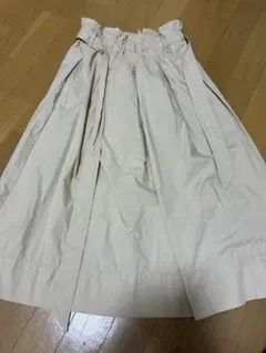 ユニクロ ハイウエストベルテッドフレアミディスカート ベージュのサムネイル