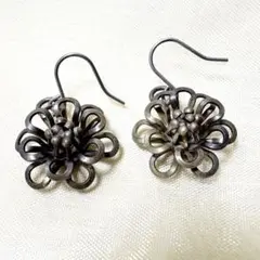 【再値下げ】【未使用】透かし花のアンティークピアス