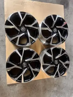 トヨタ　C-HR 純正アルミホイールのサムネイル