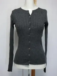 PAULE KA ポールカ　濃グレーのリブニットでスリムな長袖カーディガン M