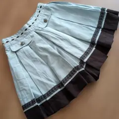 アクシーズファム　水色と茶色のプリーツキュロット