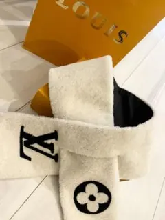 ルイヴィトンマフラー 美品 Louis Vuitton 防寒 冬アイテムのサムネイル