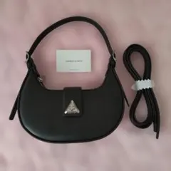 CHARLES & KEITH トライアングルバックル ショルダーバッグ