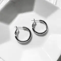 美品　シルバーピアス　フープ　ミディアム　シンプル　アクセサリー