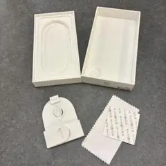 iPhone16e 空箱　凹みあり