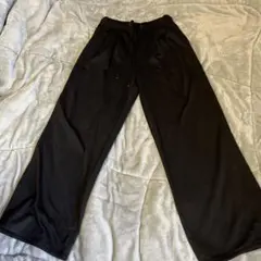 ＧＵ　　黒 ワイドパンツ ゴムとドローストリング付き