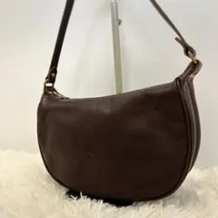 ILBISONTE イルビゾンテ ショルダーバッグ レザー ハーフムーン 三日月