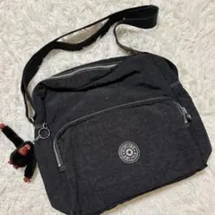 最終価格❗️Kiplingショルダーバッグ　黒　軽量多収納ゴリラチャーム付のサムネイル