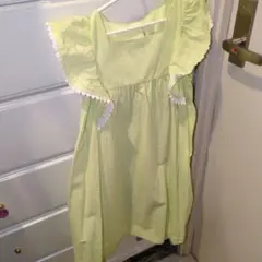 ノースリーブ フリル付きワンピース ライトグリーン　　130