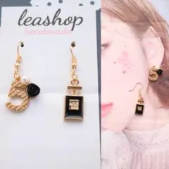 カメリアとパールつきNo.5とCOCO香水瓶ゆらゆらピアス　シャネルストーン可