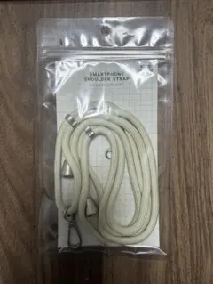 スリーコインズ スマホストラップホルダー　ホワイト