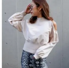 SPIRALGIRL ⭐︎新品　ベージュ 長袖肩空きトップス