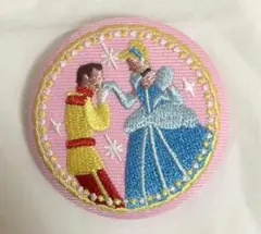ディズニー　刺繍缶バッジ　シンデレラ