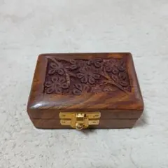 【インド土産】木製彫刻小物入れ 赤い布内装【4】