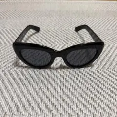 ZARA キャットアイ サングラス ブラックのサムネイル